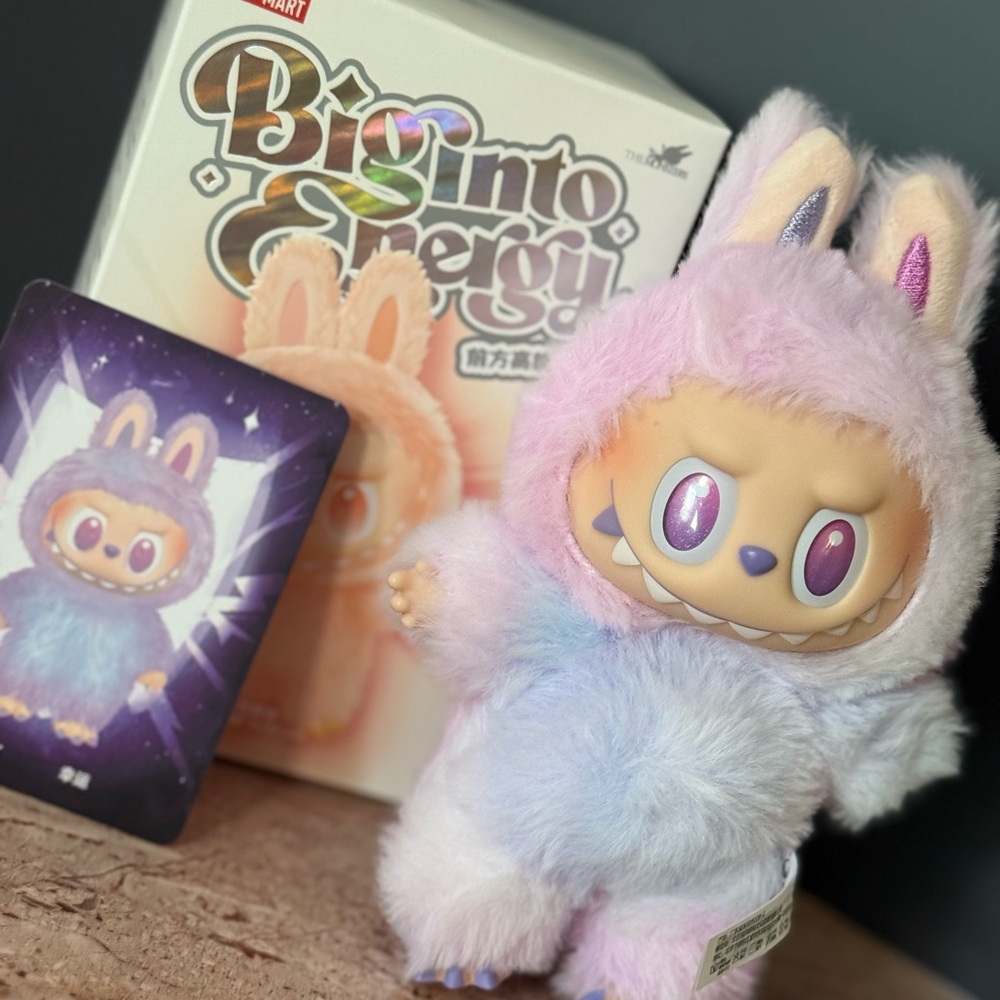 AUTHENTIC NEW Pop Mart LABUBU Big Into
Energy Vinyl Plush - LUCK